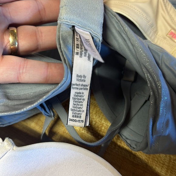 Find Victoria’s Secret bras. I’ll size 34DD. - Picture 5 of 7